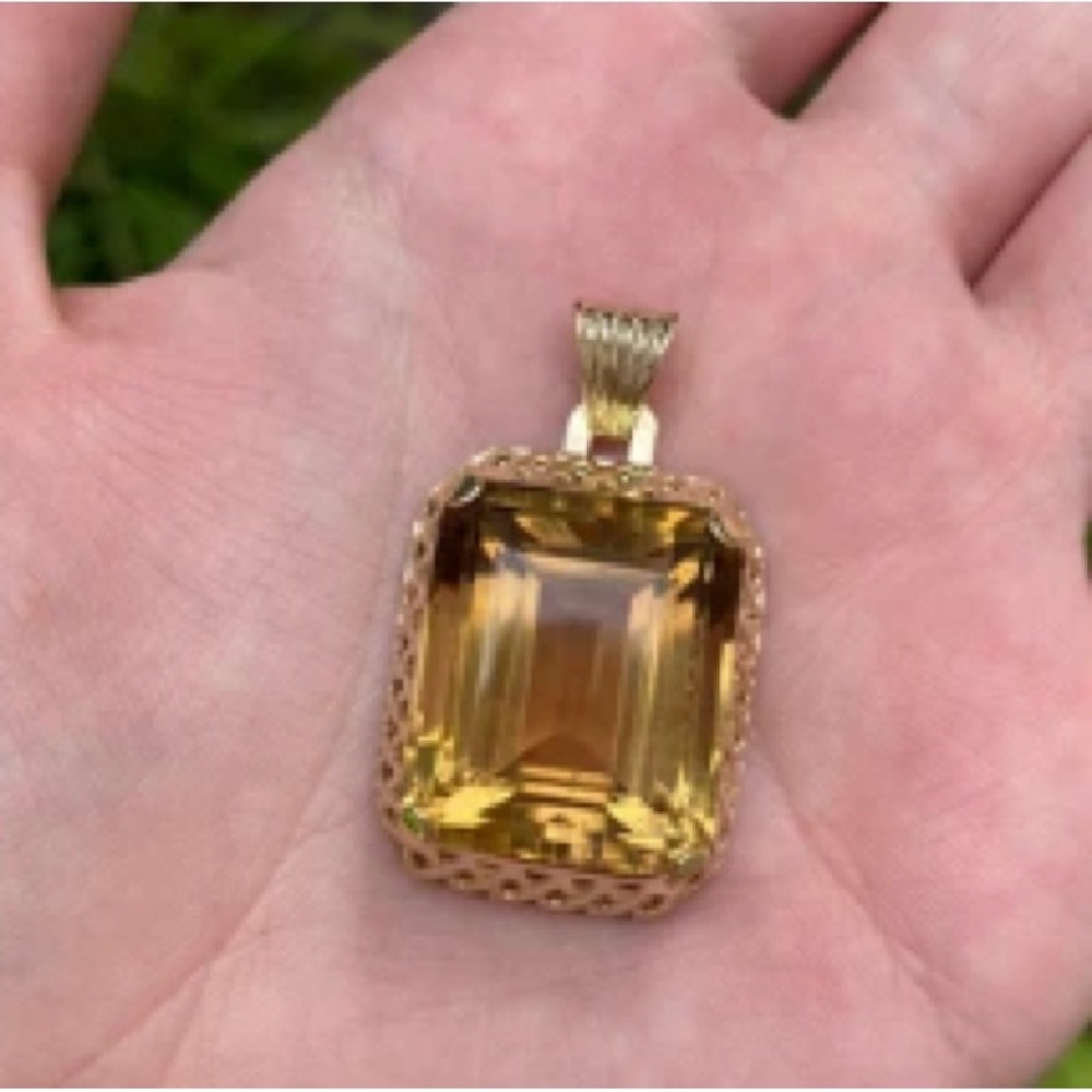 14kt gold citrine pendant